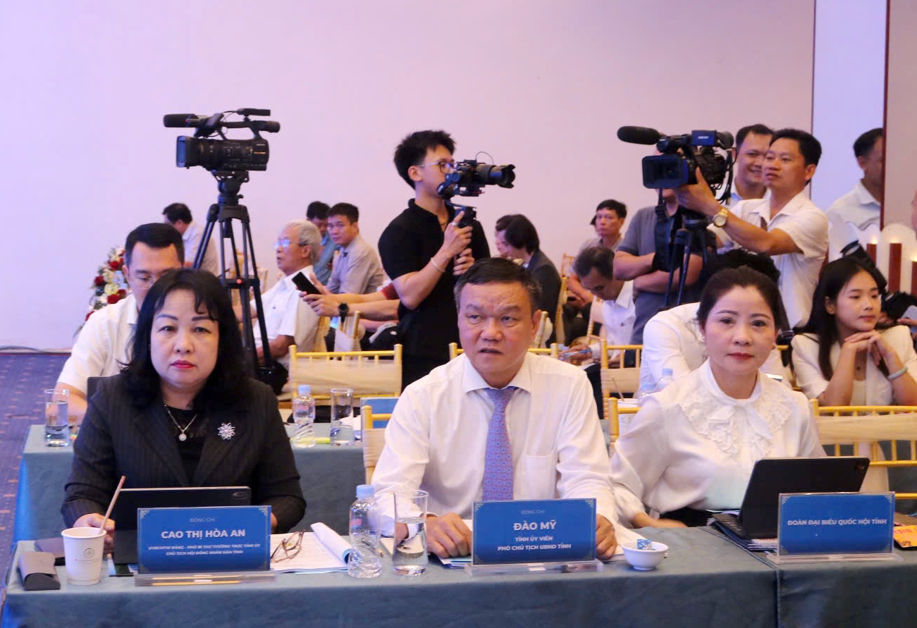 Thảo luận giải pháp phát triển khu, cụm công nghiệp gắn với công nghiệp chế biến sâu và logistics liên vùng