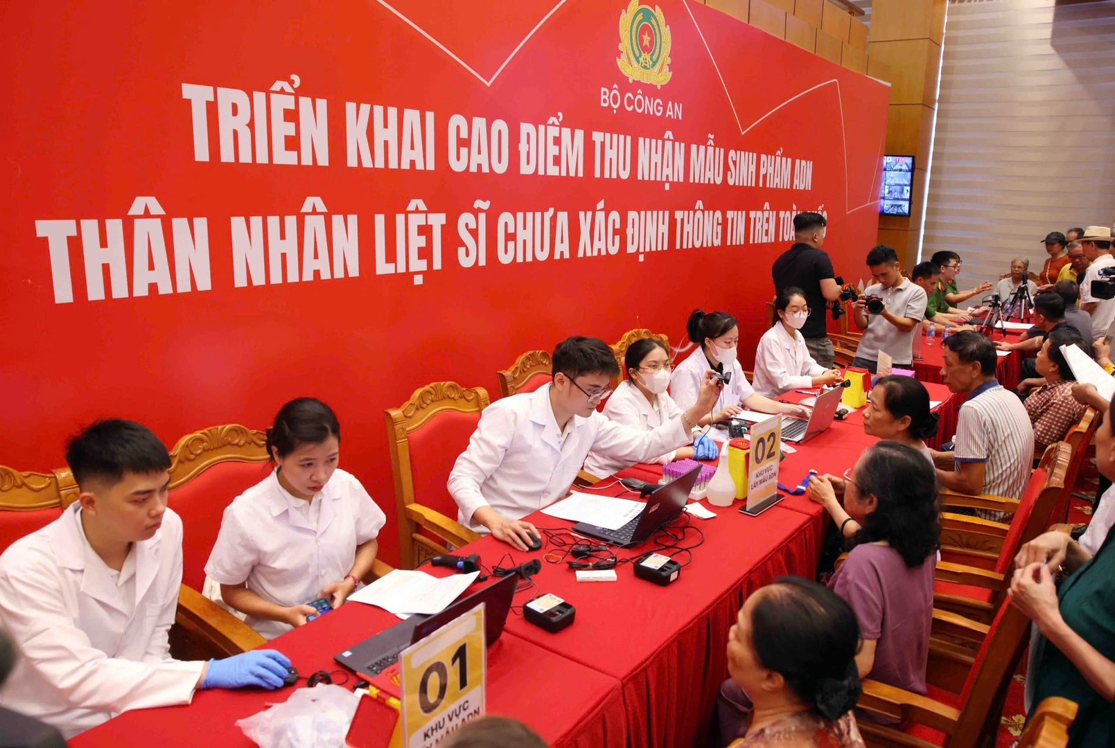 Thực hiện “Cao điểm triển khai thu nhận mẫu sinh phẩm ADN thân nhân liệt sĩ chưa xác định thông tin”