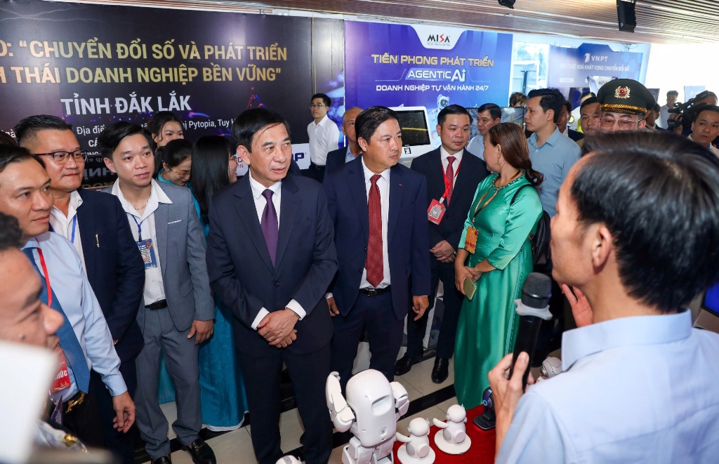 Chủ tịch UBND tỉnh Đỗ Hữu Huy: Thành công của doanh nghiệp chính là thành công của tỉnh
