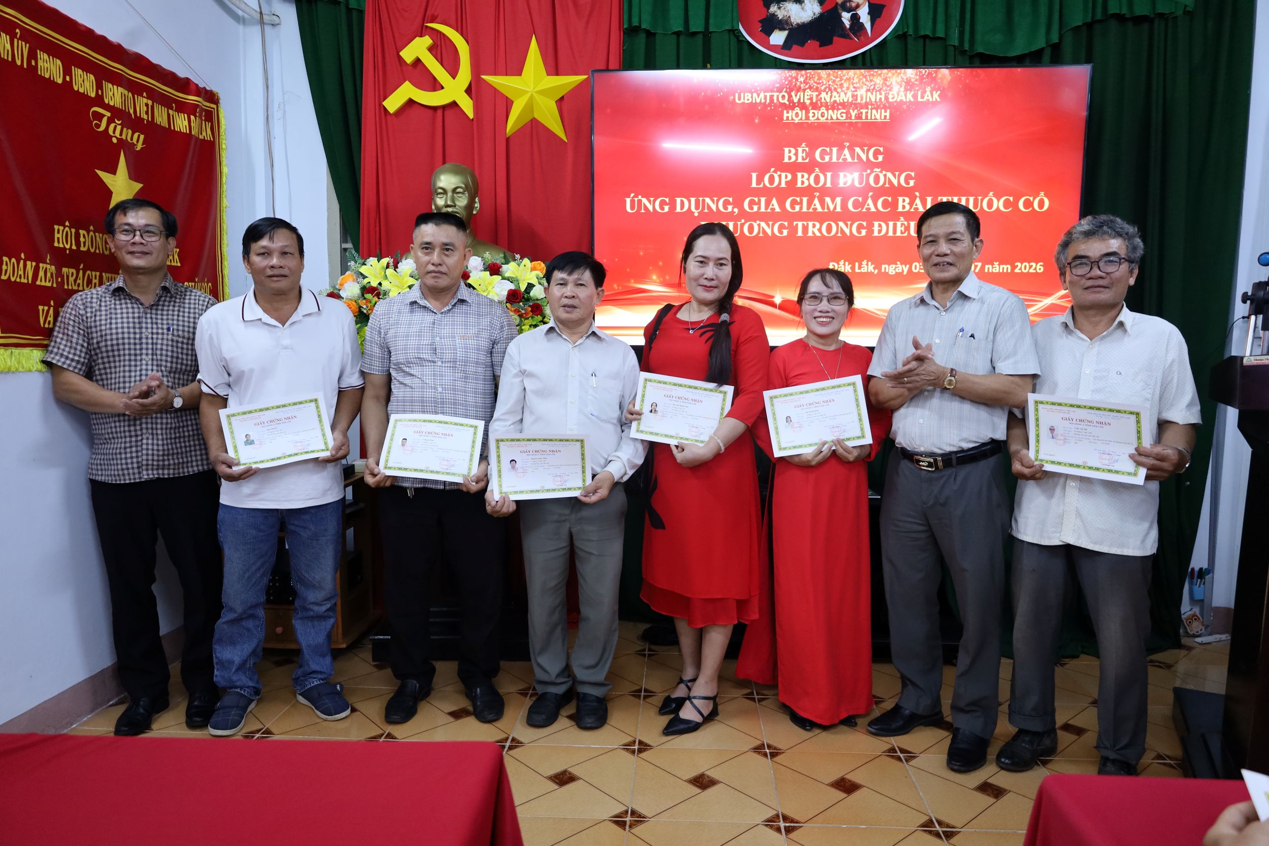 Bế mạc lớp bồi dưỡng ứng dụng bài thuốc cổ phương vào điều trị thực tiễn bằng phương pháp đông y