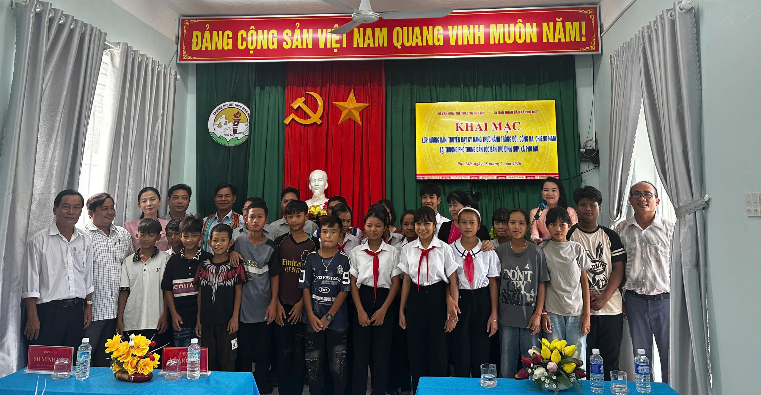 Truyền dạy kỹ năng thực hành cồng chiêng, trống đôi và múa xoang cho thế hệ trẻ tại cộng đồng