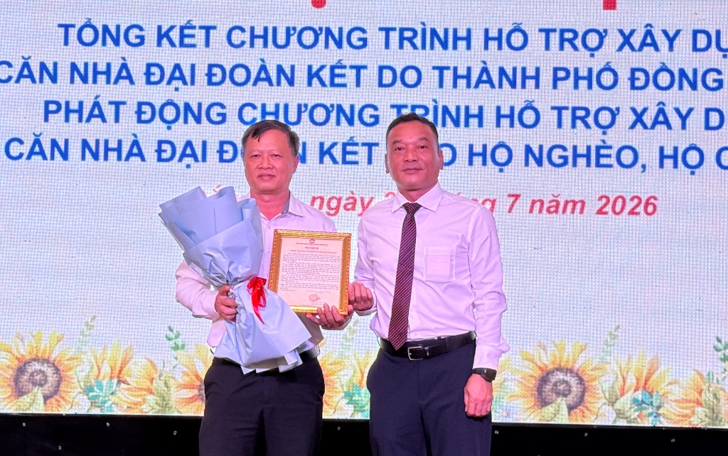 Tổng kết chương trình hỗ trợ xây dựng nhà Đại đoàn kết và phát động hỗ trợ 300 căn nhà mới cho hộ nghèo