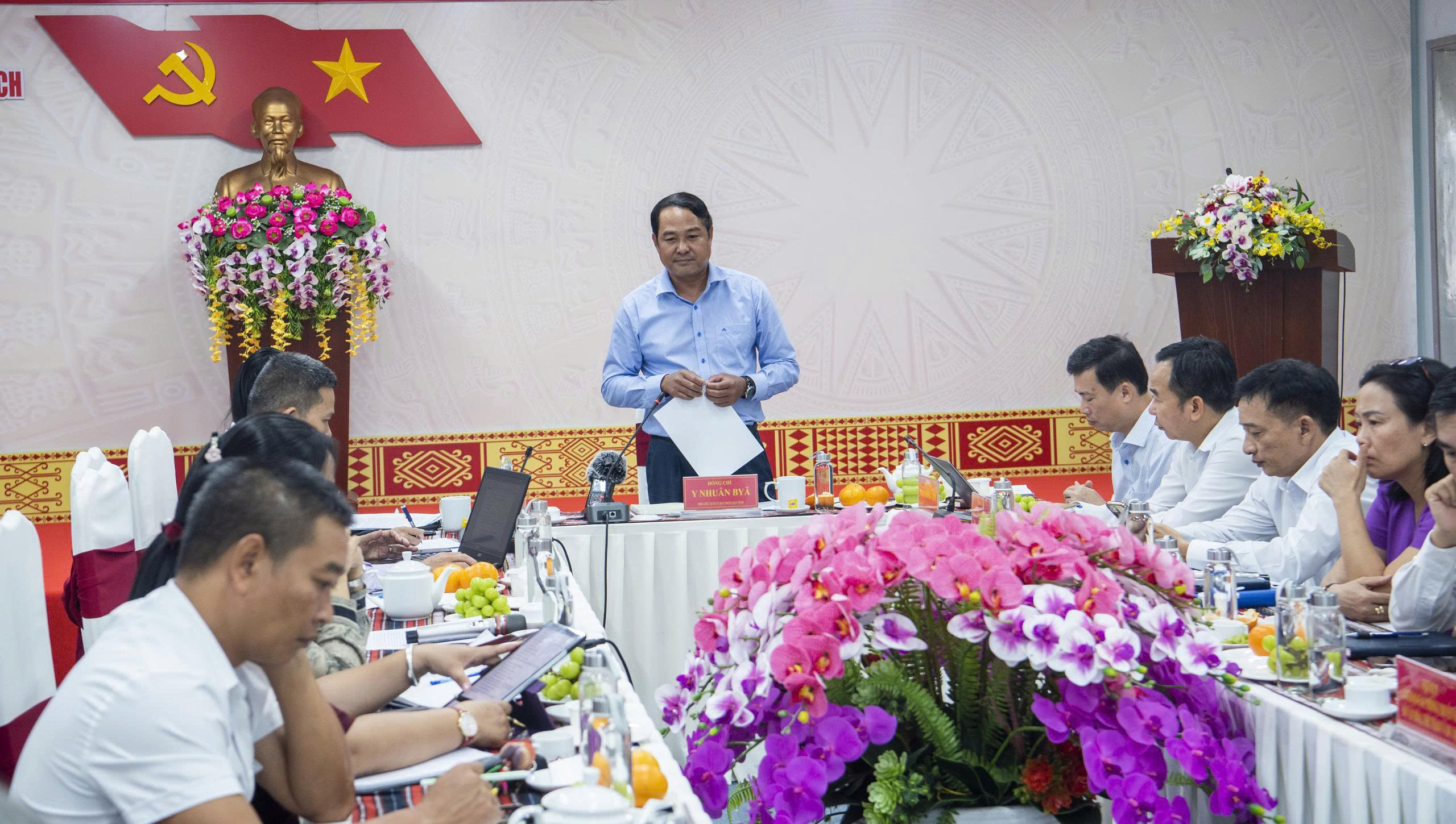 Tập trung hoàn thiện cơ chế, chính sách phát triển văn hóa gắn với tăng trưởng kinh tế