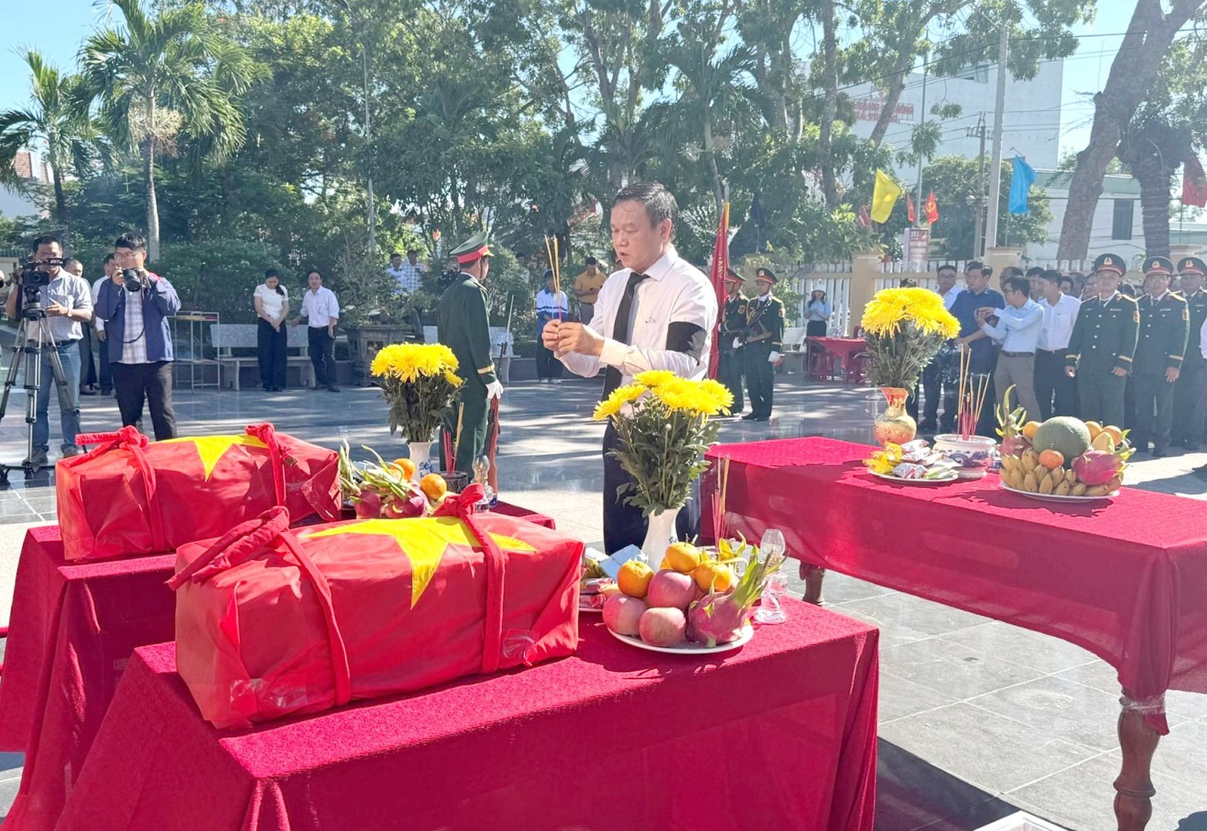 Lễ truy điệu và an táng hài cốt liệt sĩ tại Nghĩa trang Liệt sĩ xã Sơn Hòa