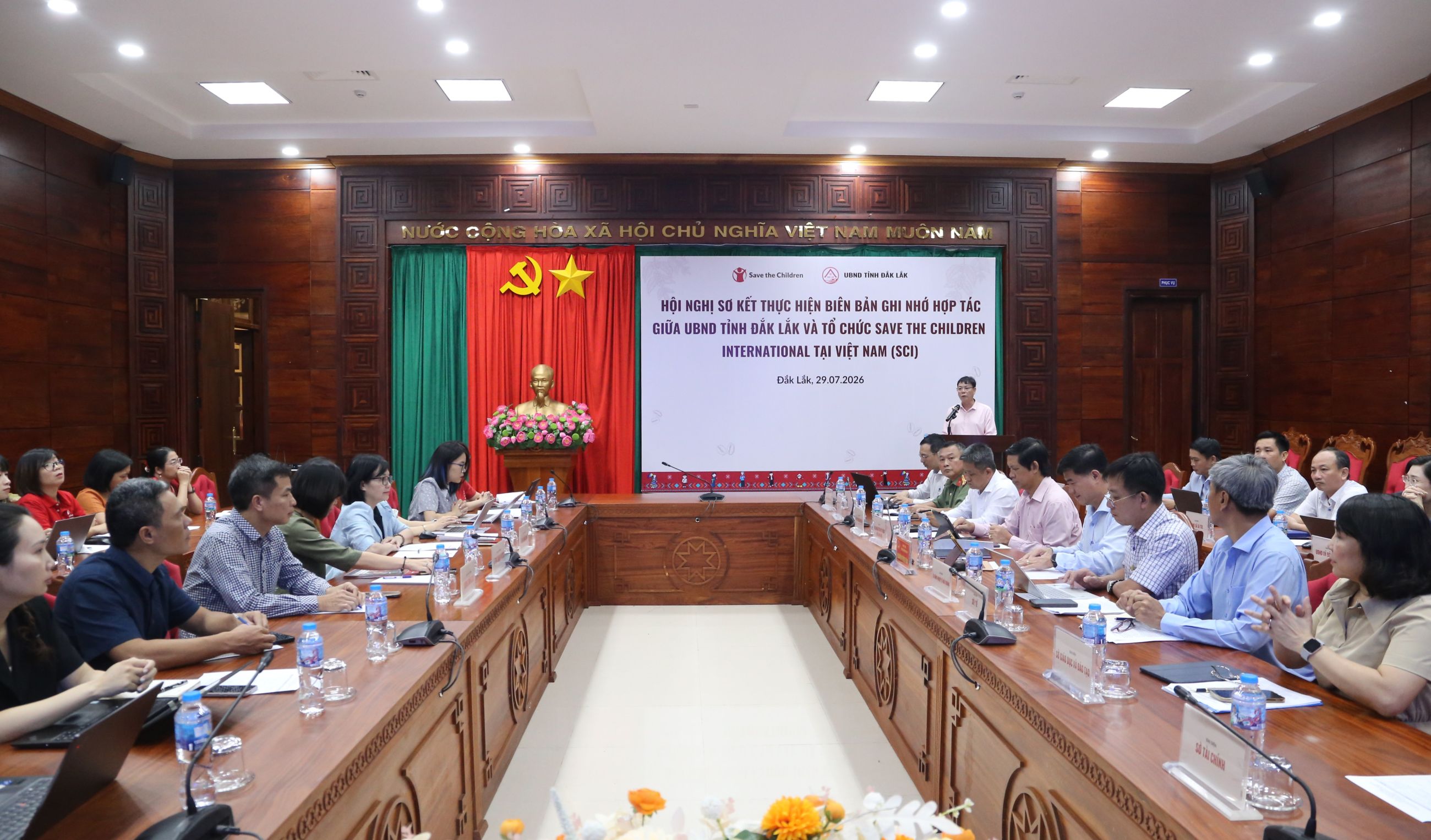 Sơ kết thực hiện Biên bản ghi nhớ hợp tác giữa UBND tỉnh Đắk Lắk và Tổ chức Save the Children International tại Việt Nam