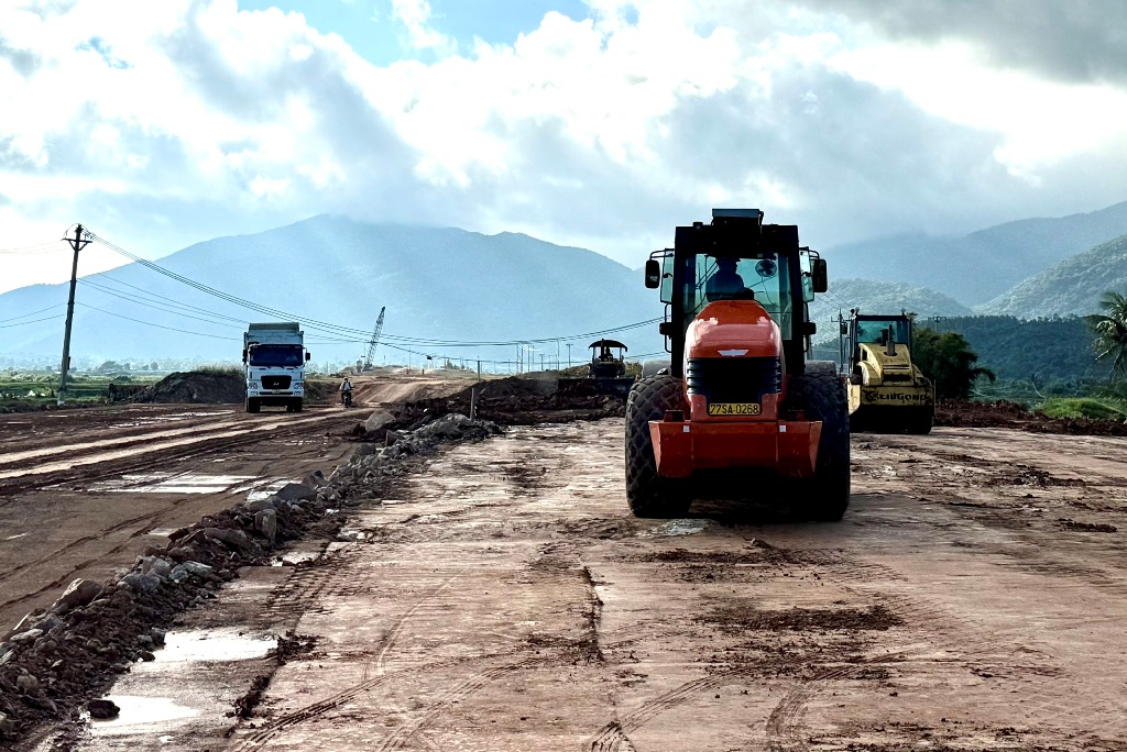 Hoàn thành giải phóng mặt bằng tuyến đường trọng điểm qua xã Hòa Xuân