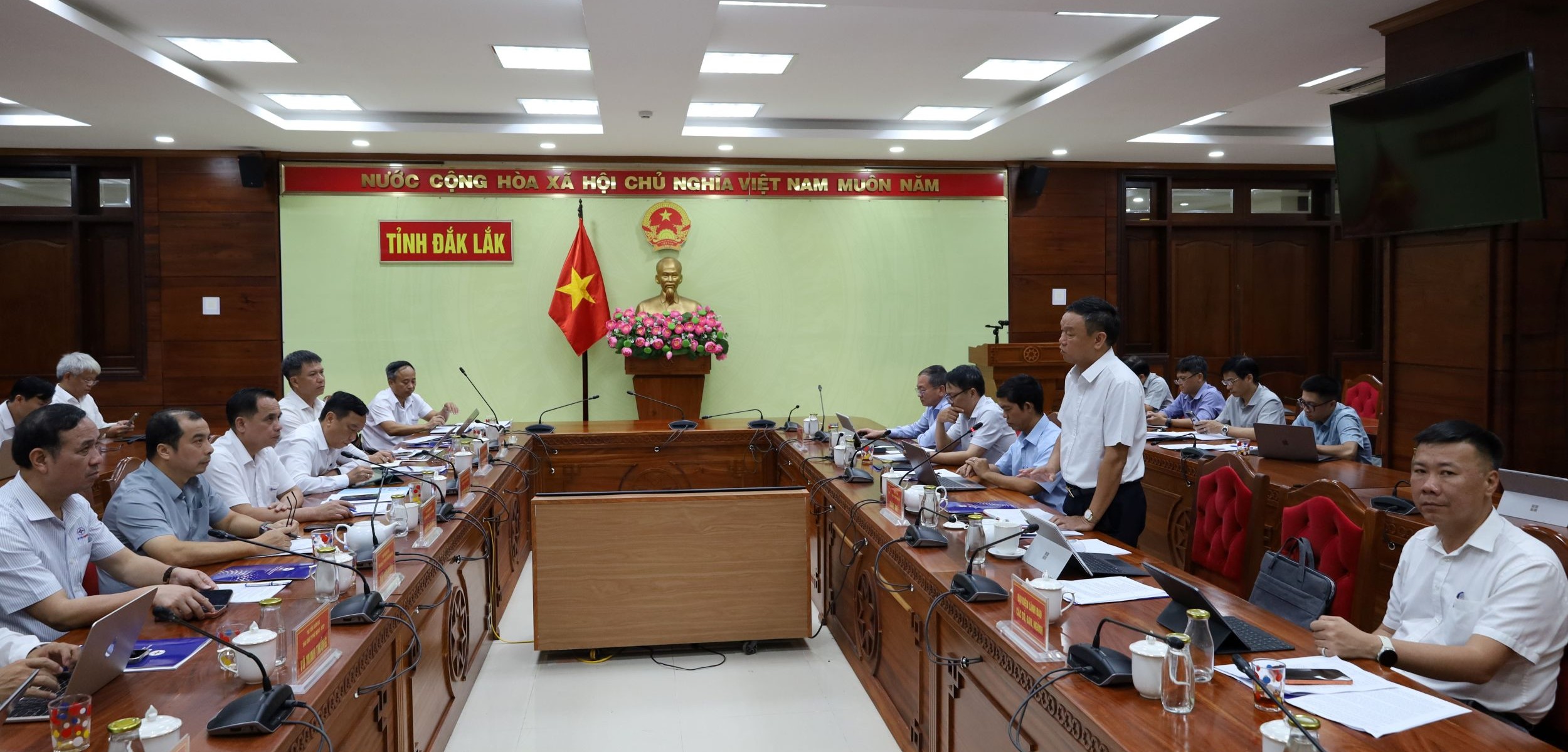 UBND tỉnh làm việc với Tổng Công ty Điện lực miền Trung về bảo đảm cung ứng điện và phát triển lưới điện