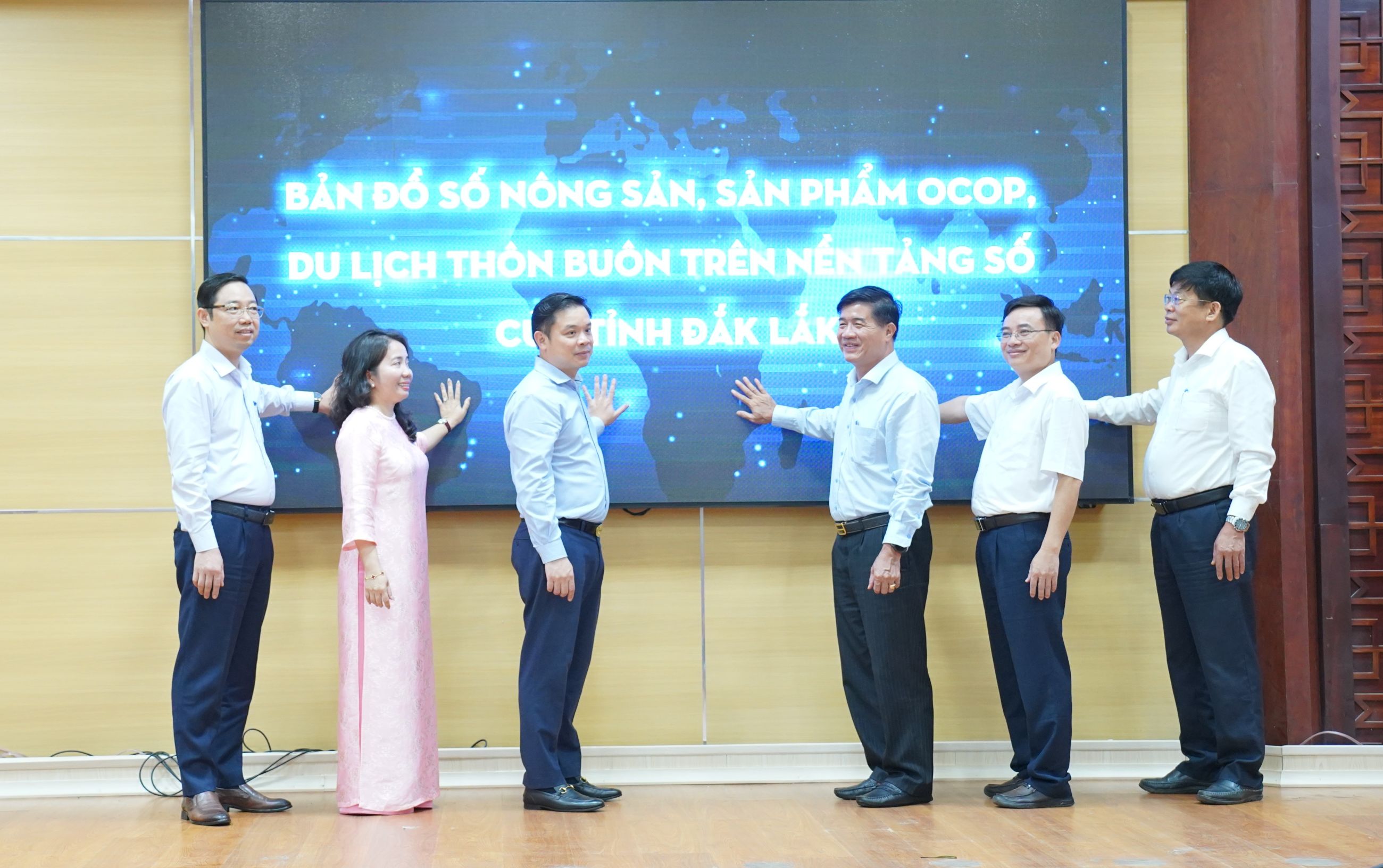 Ra mắt “Bản đồ số nông sản, sản phẩm OCOP, du lịch thôn buôn trên nền tảng số của tỉnh Đắk Lắk”