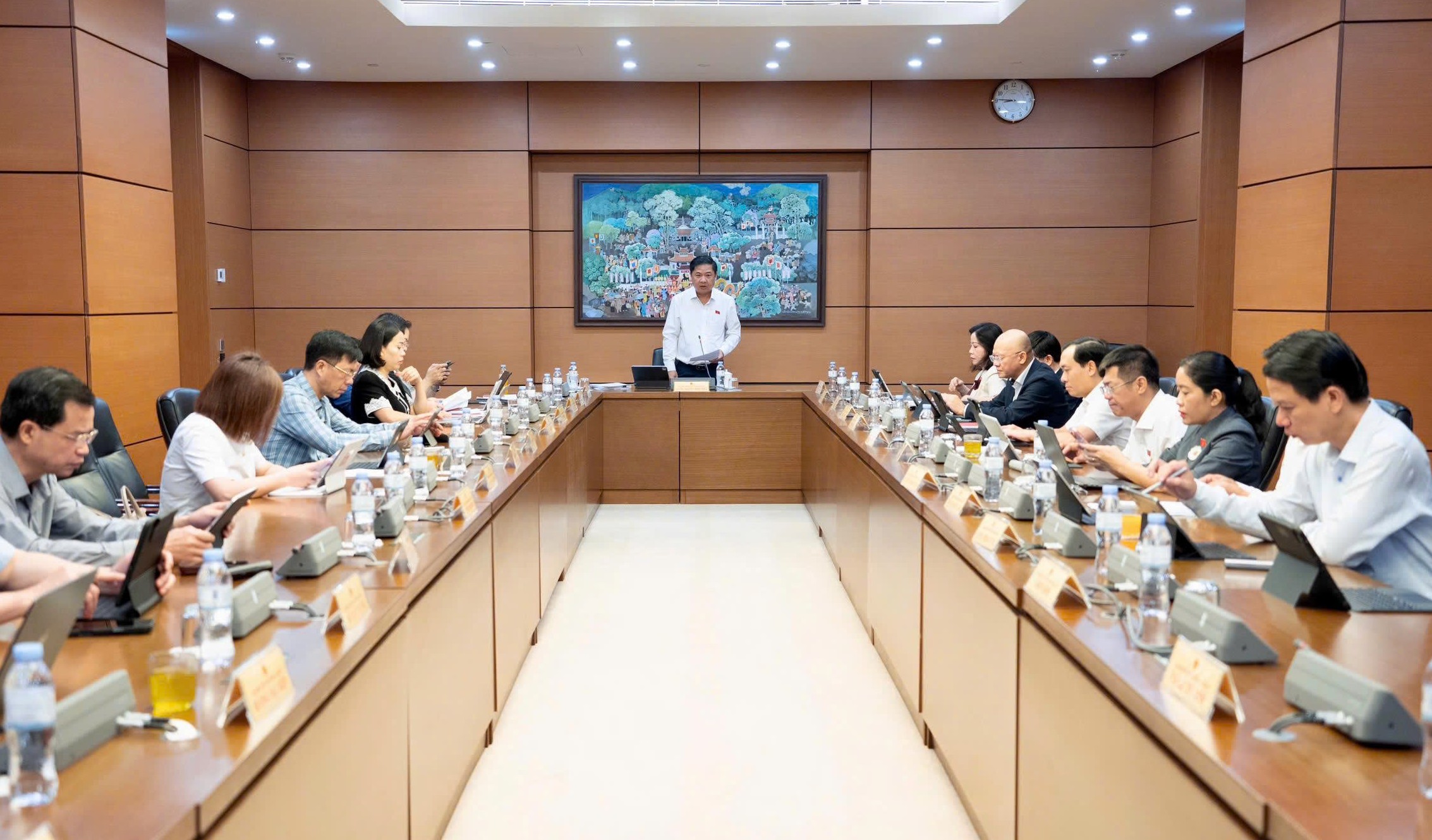 Đoàn đại biểu Quốc hội tỉnh Đắk Lắk thảo luận tại tổ về các dự án luật về nông nghiệp, môi trường, viễn thông, chuyển giao công nghệ