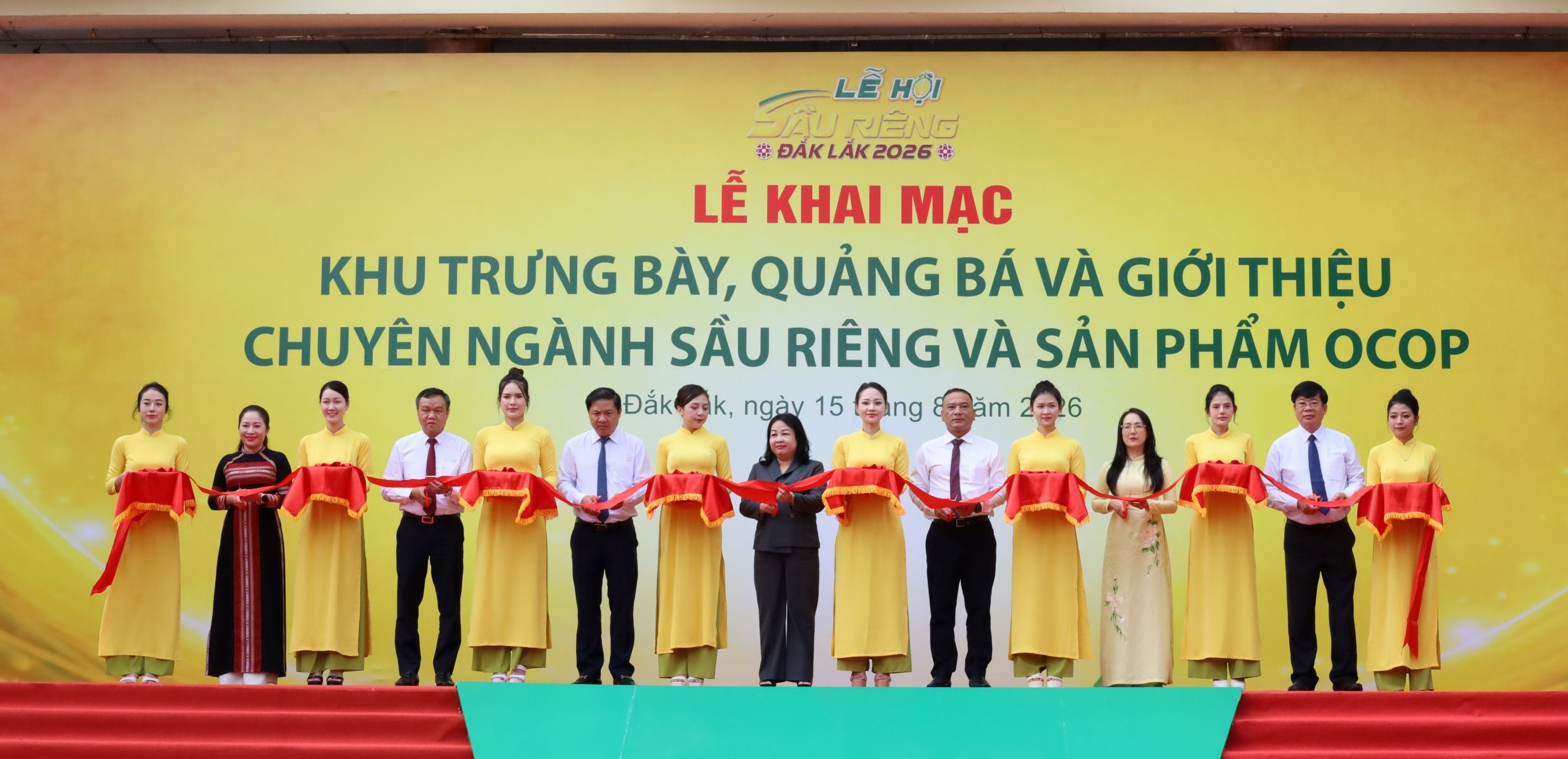 Khai mạc Khu trưng bày, quảng bá và giới thiệu chuyên ngành sầu riêng và sản phẩm ocop