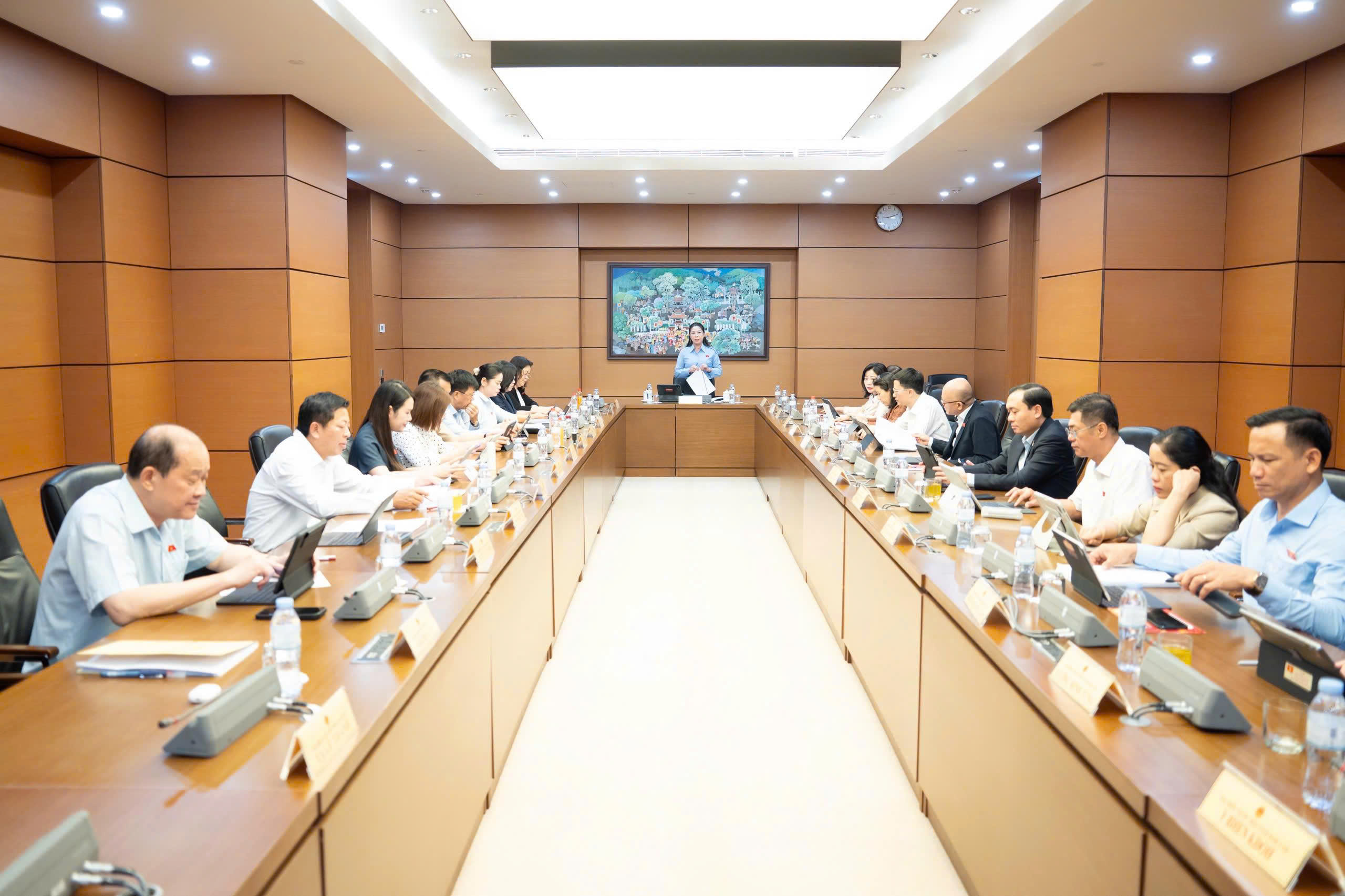 Đoàn đại biểu Quốc hội tỉnh Đắk Lắk thảo luận tại tổ về việc tích hợp các chương trình mục tiêu quốc gia