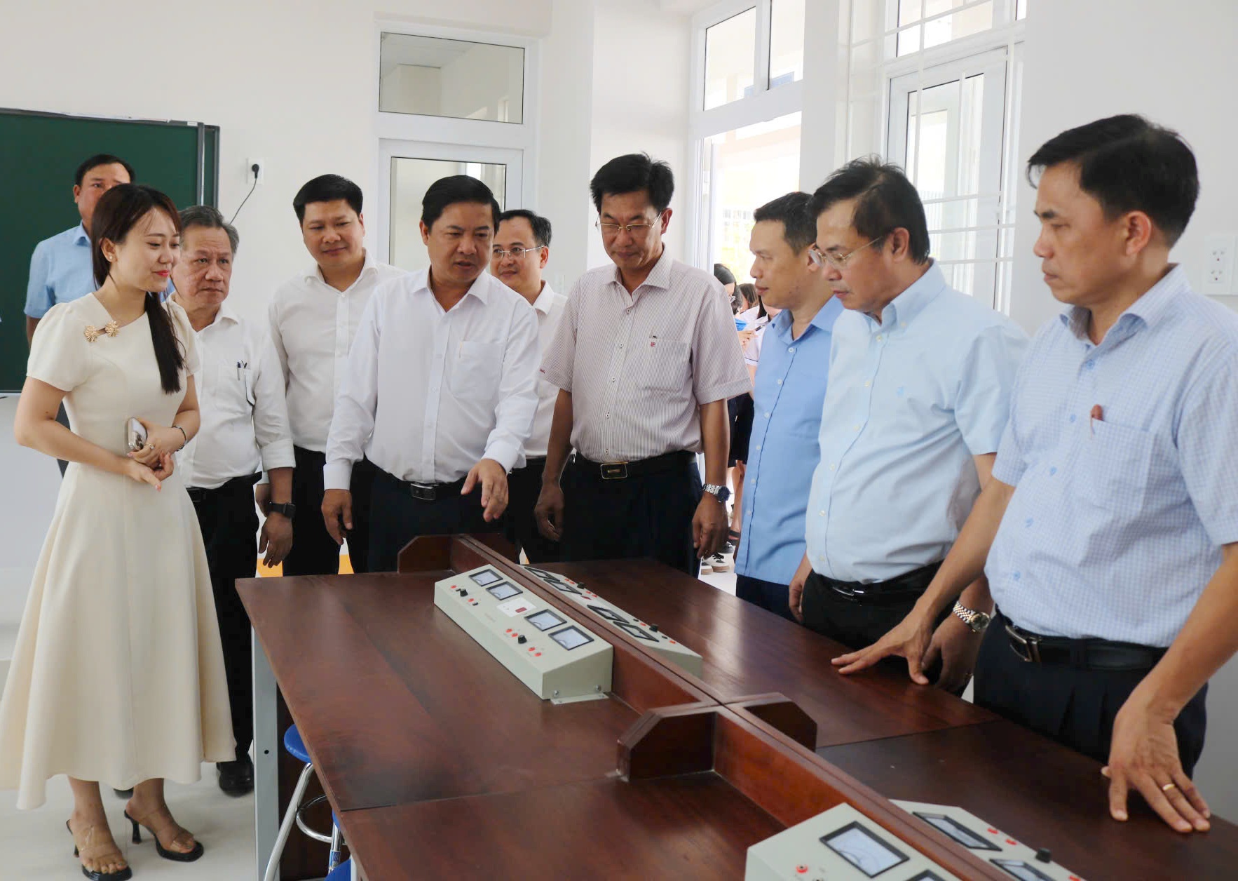 Bí thư Tỉnh ủy Lương Nguyễn Minh Triết kiểm tra công tác chuẩn bị năm học mới tại các trường học