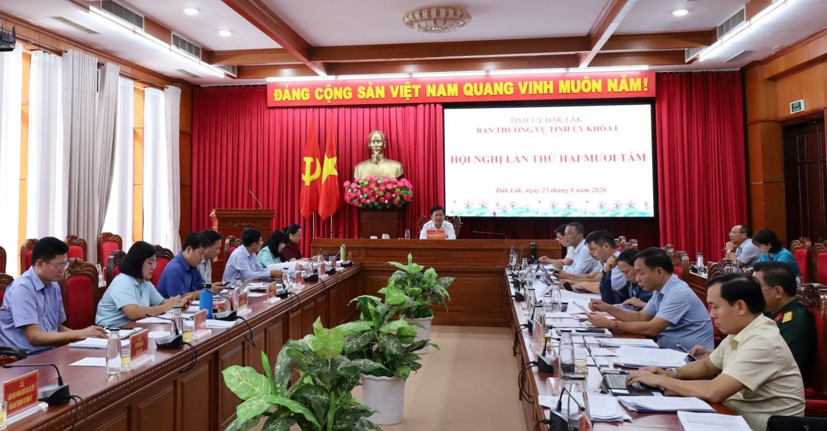 Ban Thường vụ Tỉnh ủy thảo luận về chính sách hỗ trợ mua bảo hiểm y tế cho người cao tuổi và nhiều nội dung quan trọng khác