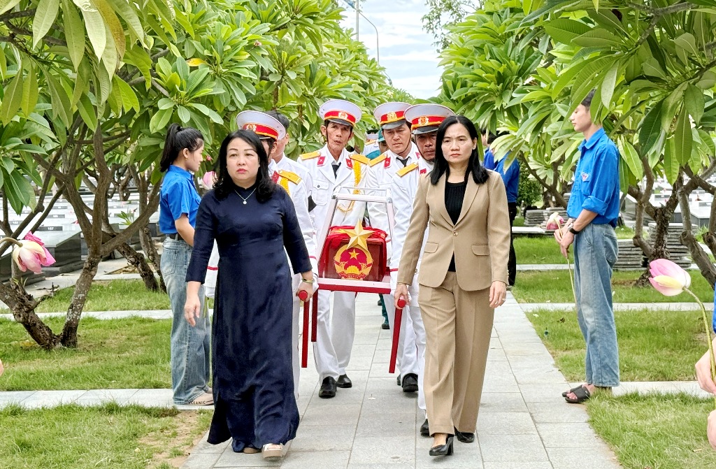 Truy điệu, an táng 2 hài cốt liệt sĩ tại Nghĩa trang liệt sĩ tỉnh