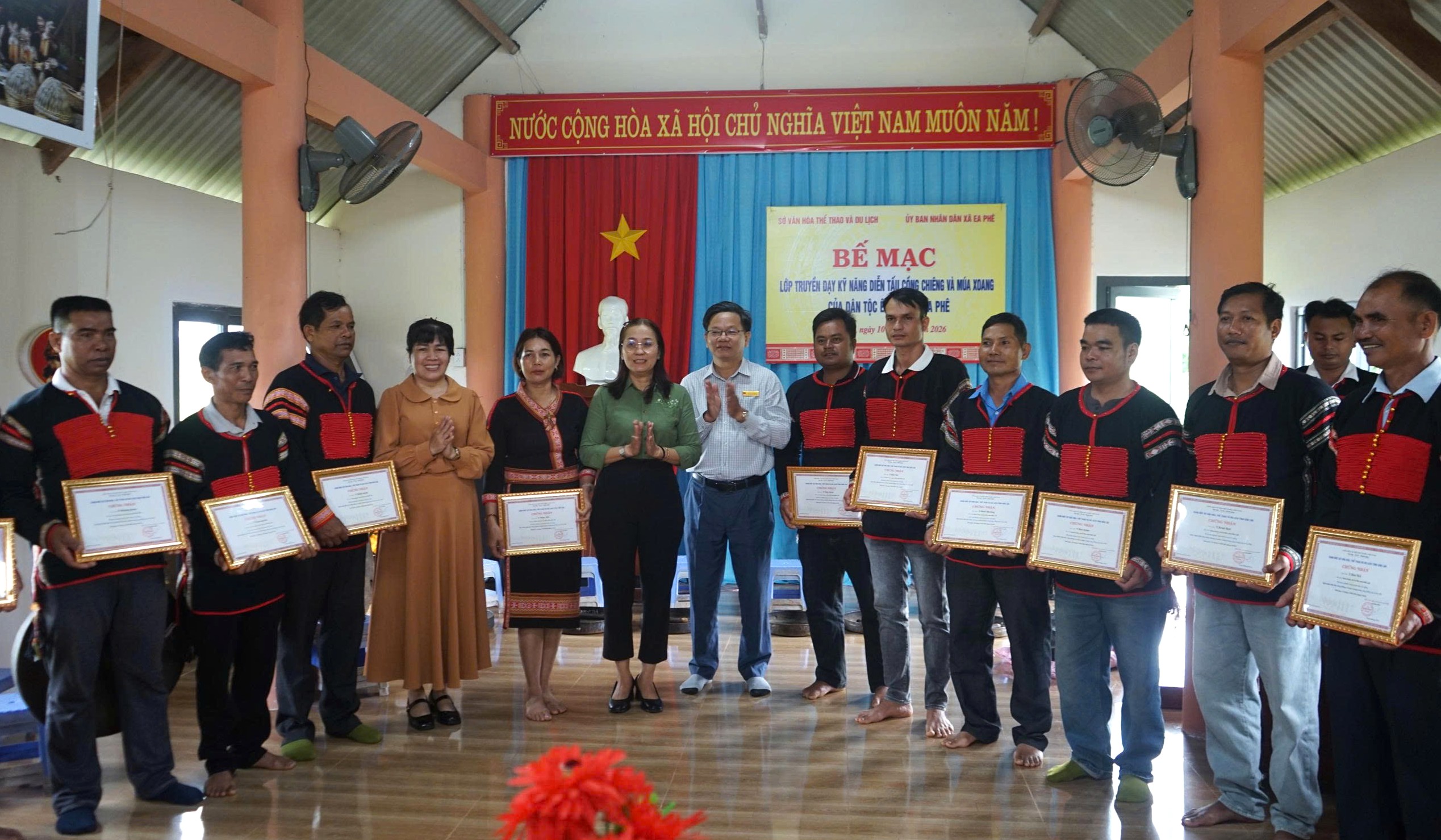Bế mạc Lớp truyền dạy kỹ năng thực hành diễn tấu cồng chiêng, múa xoang trong cộng đồng