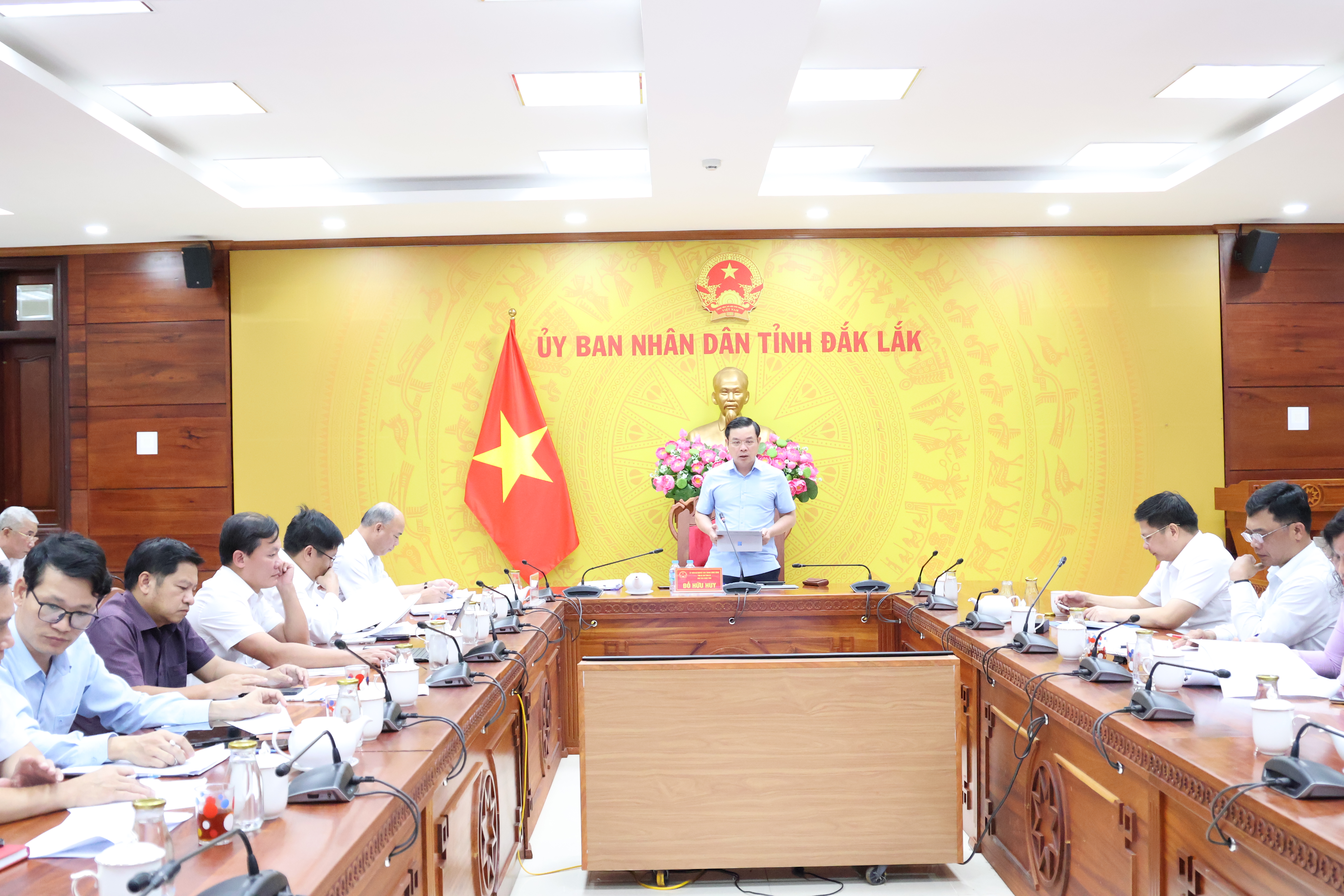 Chủ tịch UBND tỉnh Đỗ Hữu Huy yêu cầu gắn trách nhiệm người đứng đầu trong xử lý tài sản công dôi dư