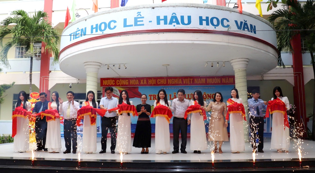 Triển lãm hơn 100 tư liệu, hình ảnh “Hoàng sa, Trường Sa của Việt Nam”