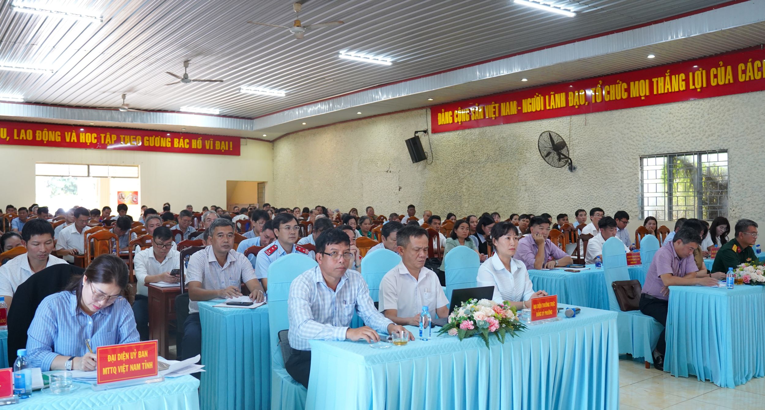 Đoàn đại biểu Quốc hội tỉnh Đắk Lắk tiếp xúc cử tri các phường Buôn Hồ, Cư Bao và xã Cuôr Đăng