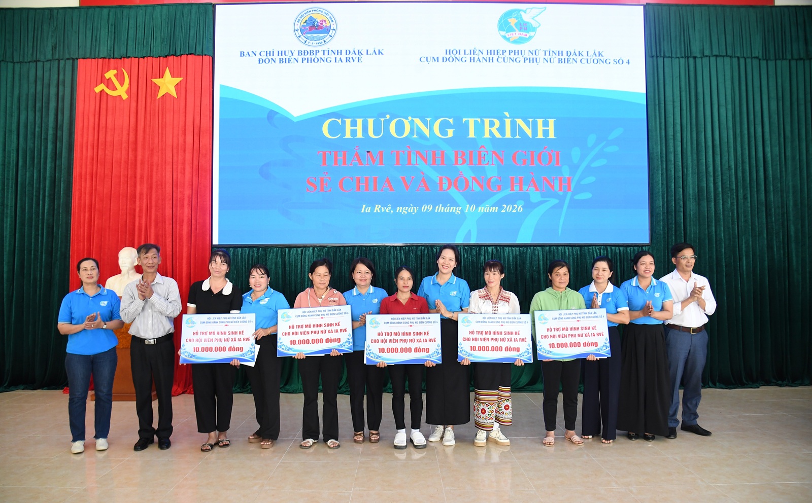 Chương trình “Thắm tình biên giới – Chia sẻ và đồng hành” tại xã biên giới Ia Rvê