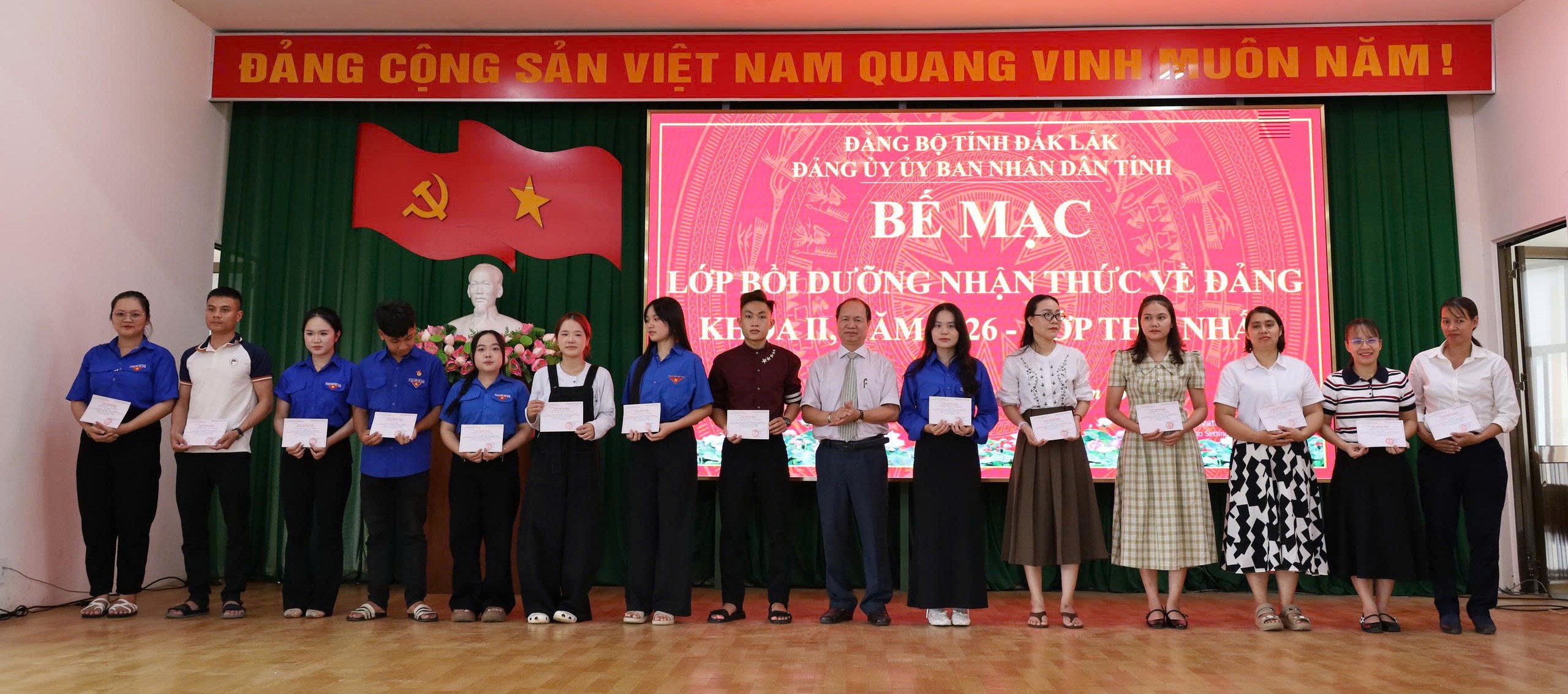 Bế giảng lớp bồi dưỡng nhận thức về Đảng khóa II năm 2026