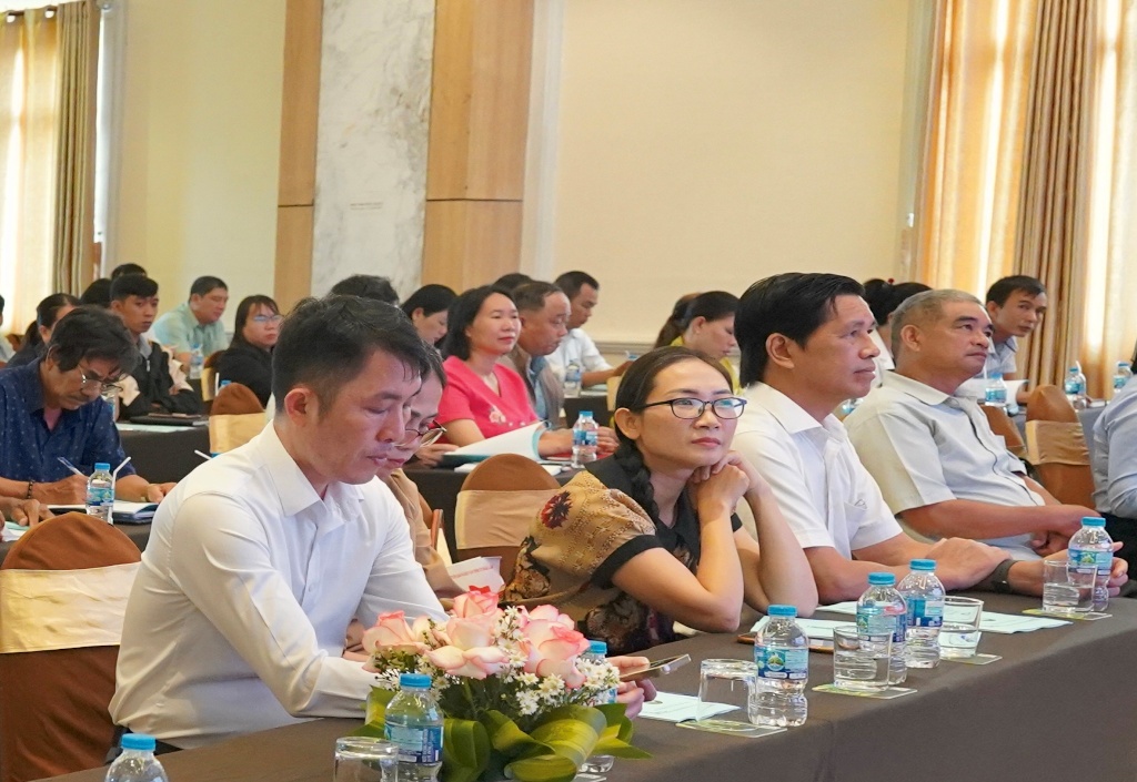 Tập huấn nghiệp vụ thực hiện Luật Dân chủ ở cơ sở cho cán bộ Mặt trận