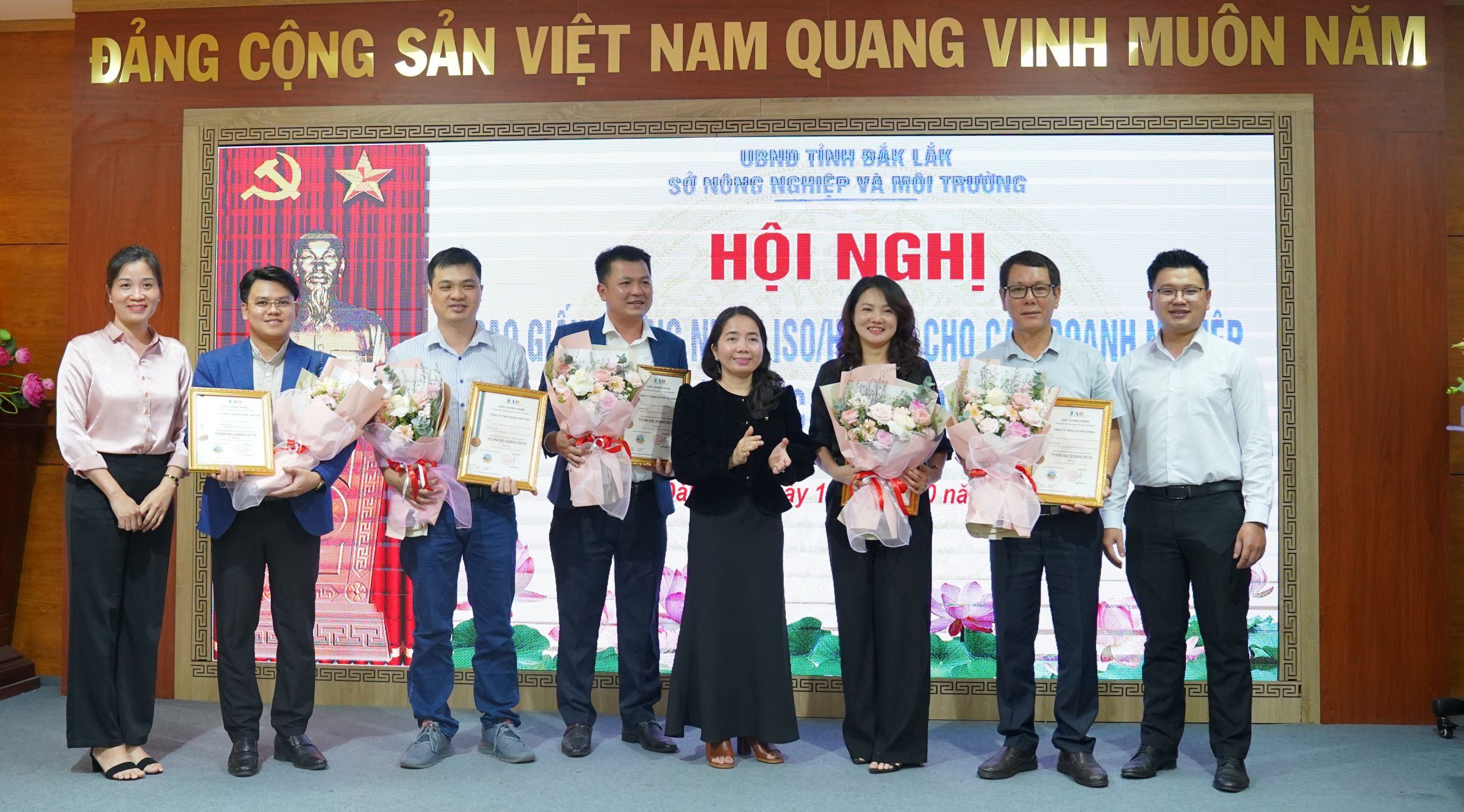 Trao Giấy chứng nhận ISO/HACCP cho 10 doanh nghiệp nhỏ và vừa năm 2026