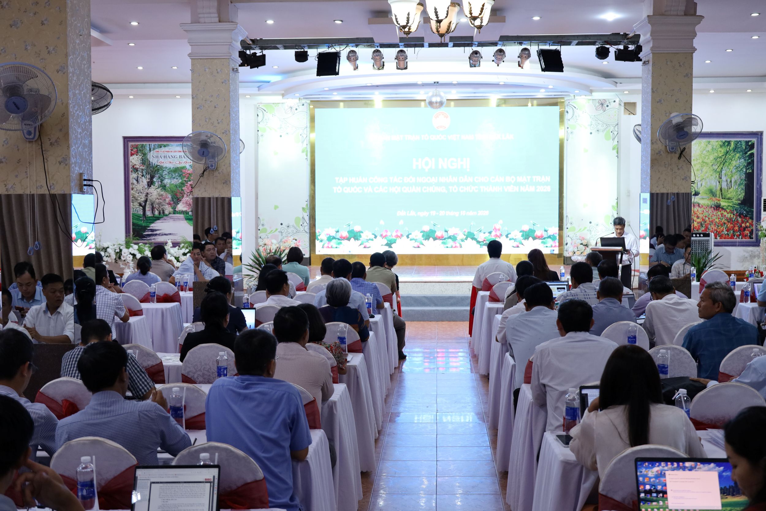 Tập huấn nâng cao nghiệp vụ đối ngoại nhân dân cho cán bộ Mặt trận ở cơ sở