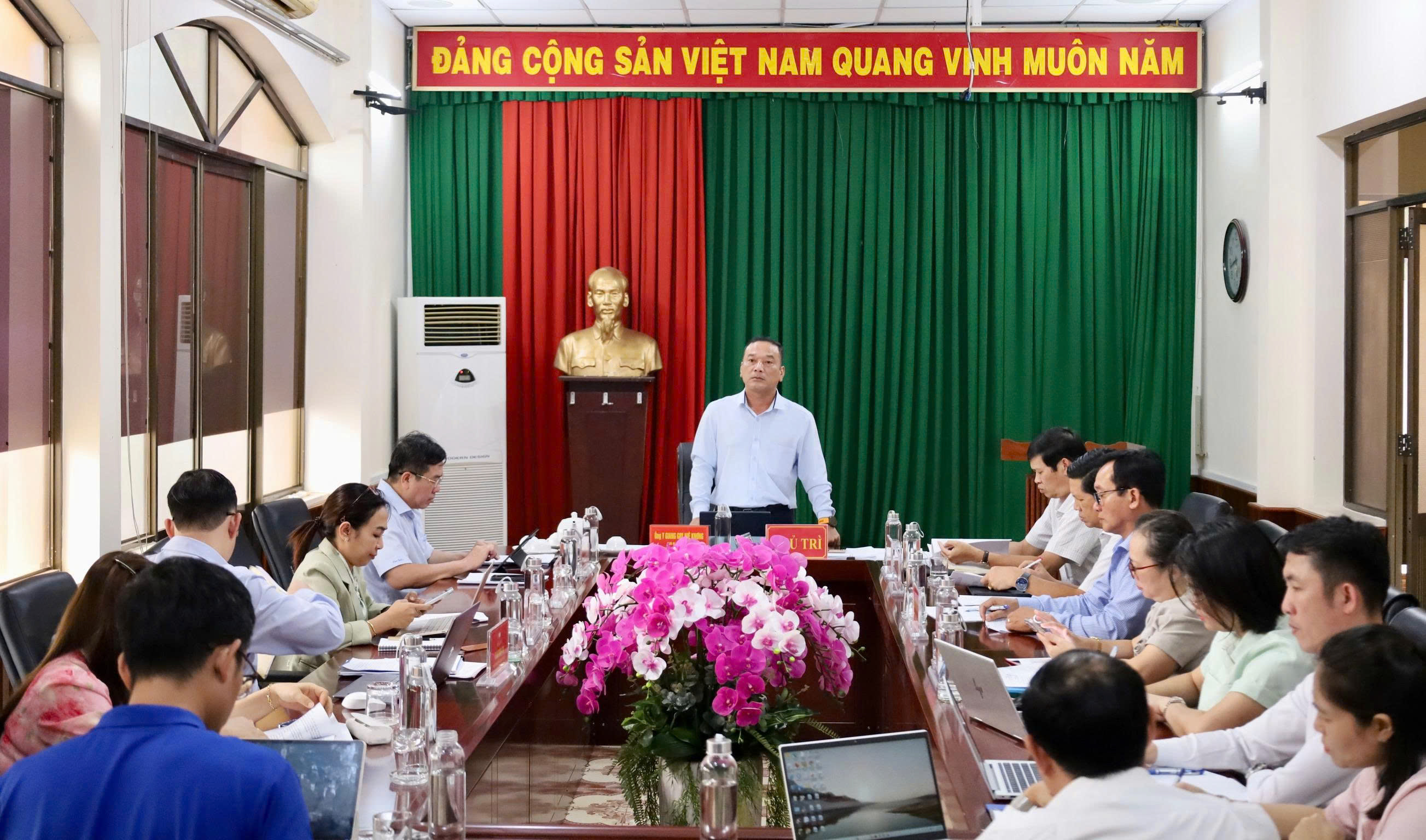 Đẩy mạnh công tác chăm lo người nghèo và xây dựng khối đại đoàn kết toàn dân tộc