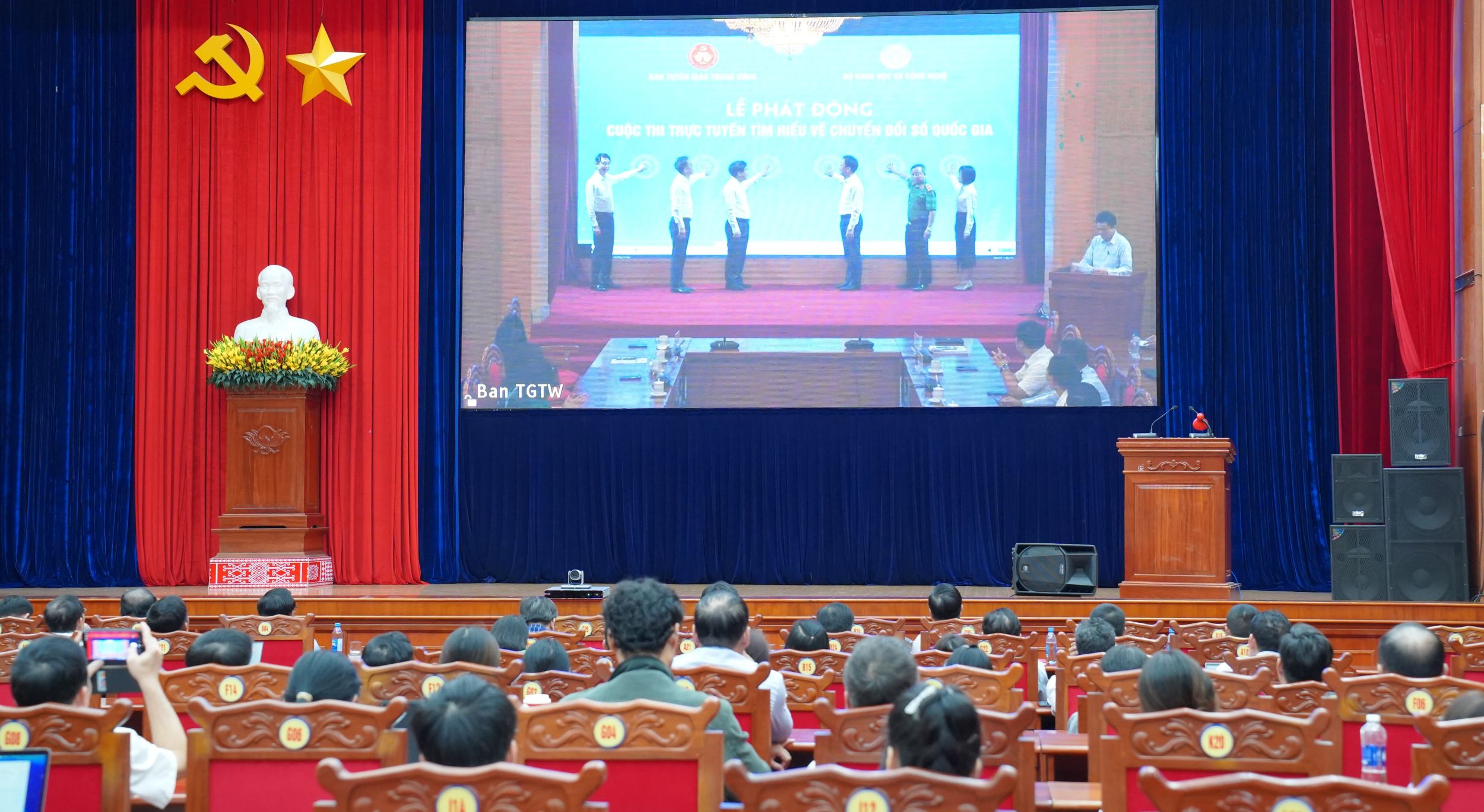 Phát động Cuộc thi trực tuyến “Tìm hiểu về chuyển đổi số quốc gia”