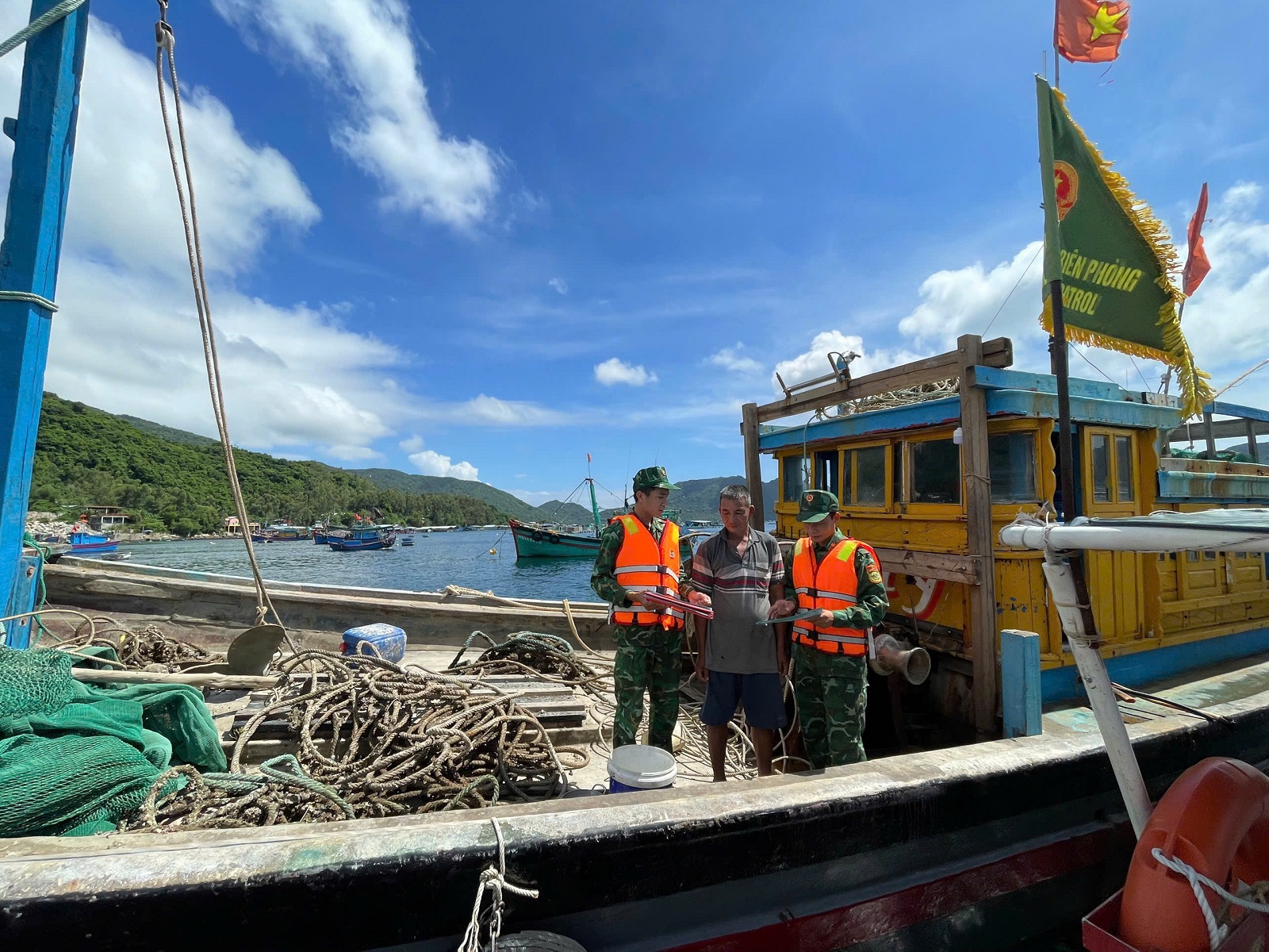 Bộ đội Biên phòng tỉnh Đắk Lắk phối hợp tổ chức nhiều hoạt động tuyên truyền pháp luật và chăm lo cho nhân dân biên giới