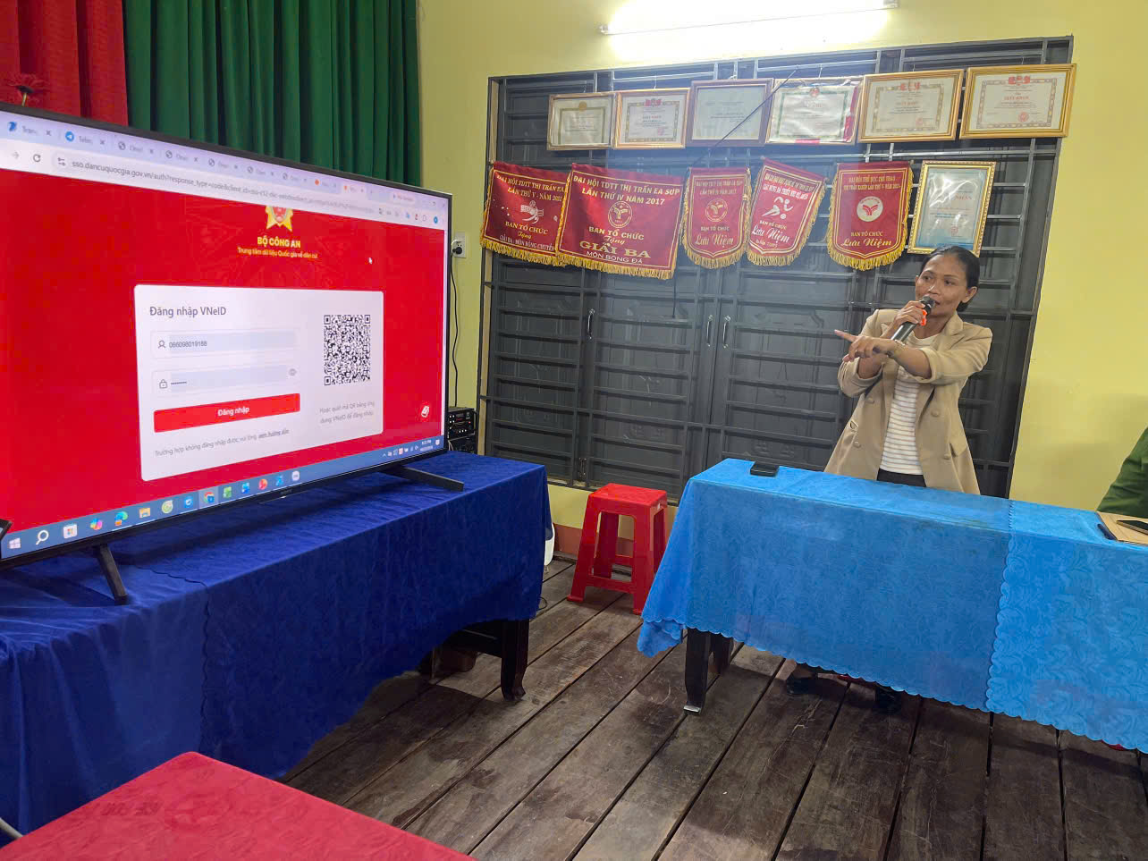 Mô hình "Buôn số" tại xã Ea Súp: Trang bị kỹ năng số cho 167 người dân yếu thế