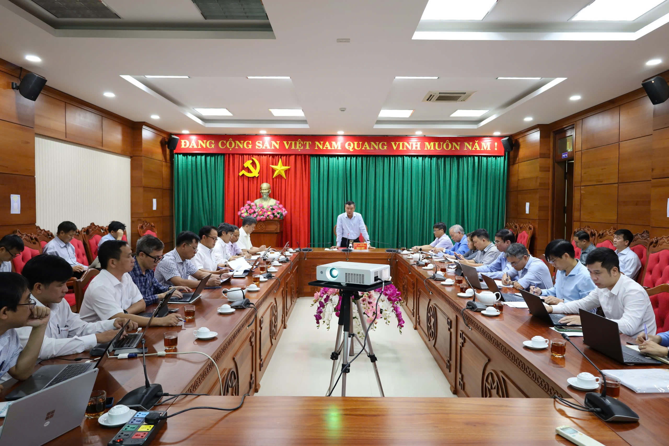 Đắk Lắk rà soát hạ tầng lưới điện, tháo gỡ vướng mắc cho các dự án nguồn điện