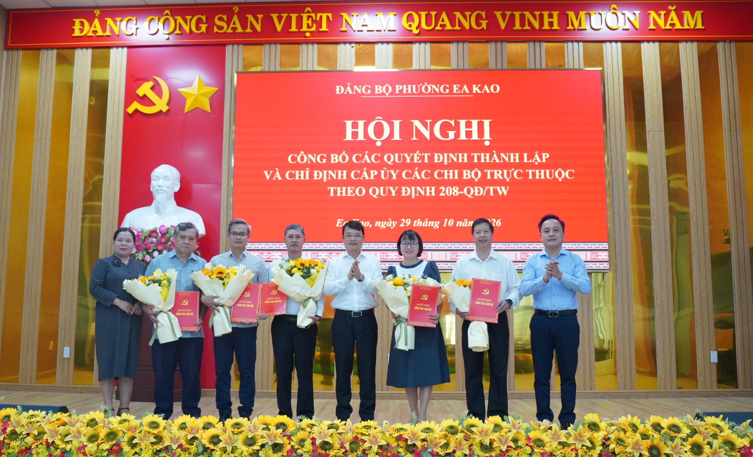 Phường Ea Kao công bố thành lập 5 chi bộ trực thuộc