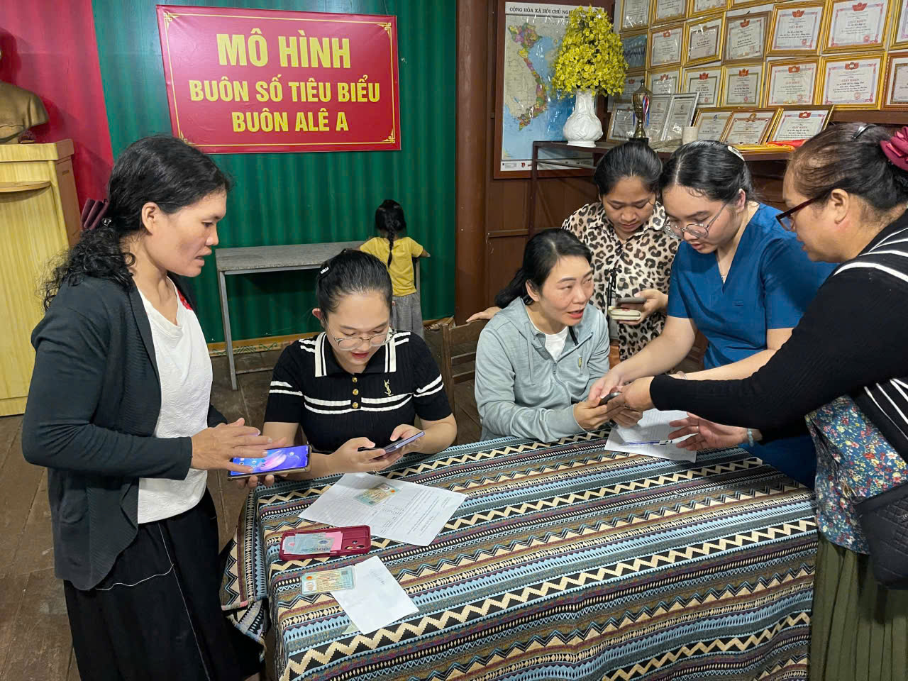 Phường Ea Kao: Thí điểm mô hình buôn số tiêu biểu tại Buôn Alê A